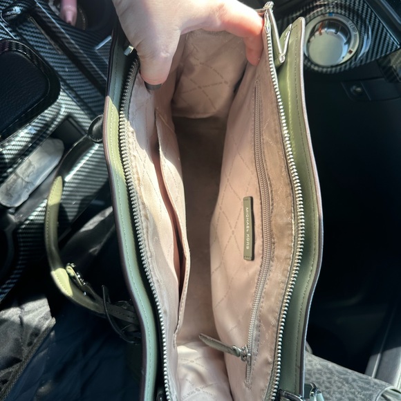 Large michael kors satchel - Picture 2 of 5